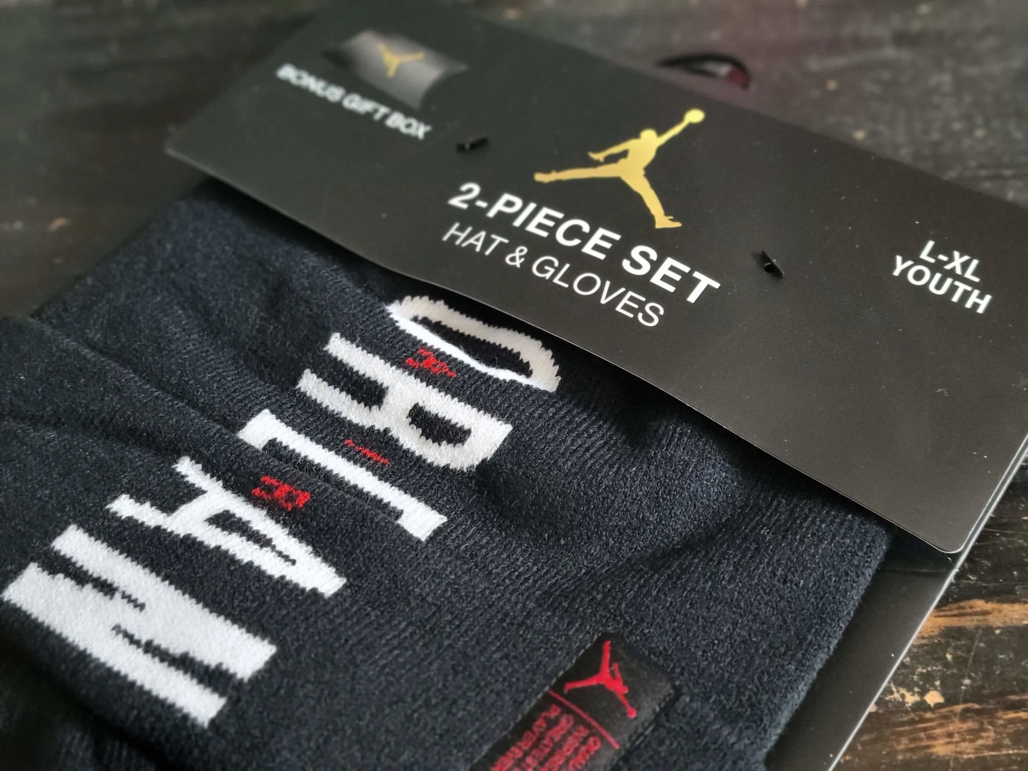 Air Jordan 2 Piece Gift Box Set Hat & Gloves Black/White Youth L-XL