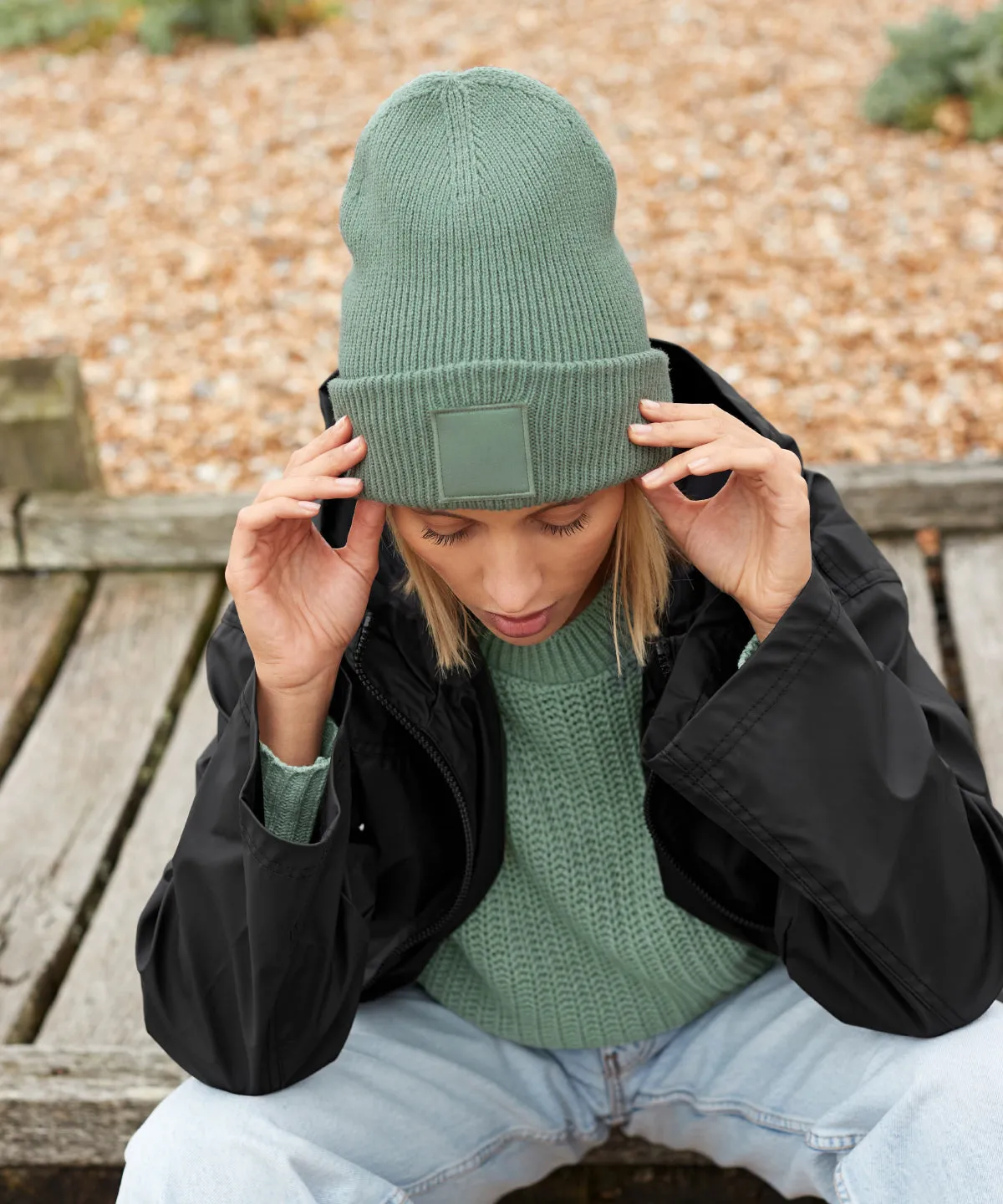 Deep-cuffed tonal patch beanie | Black