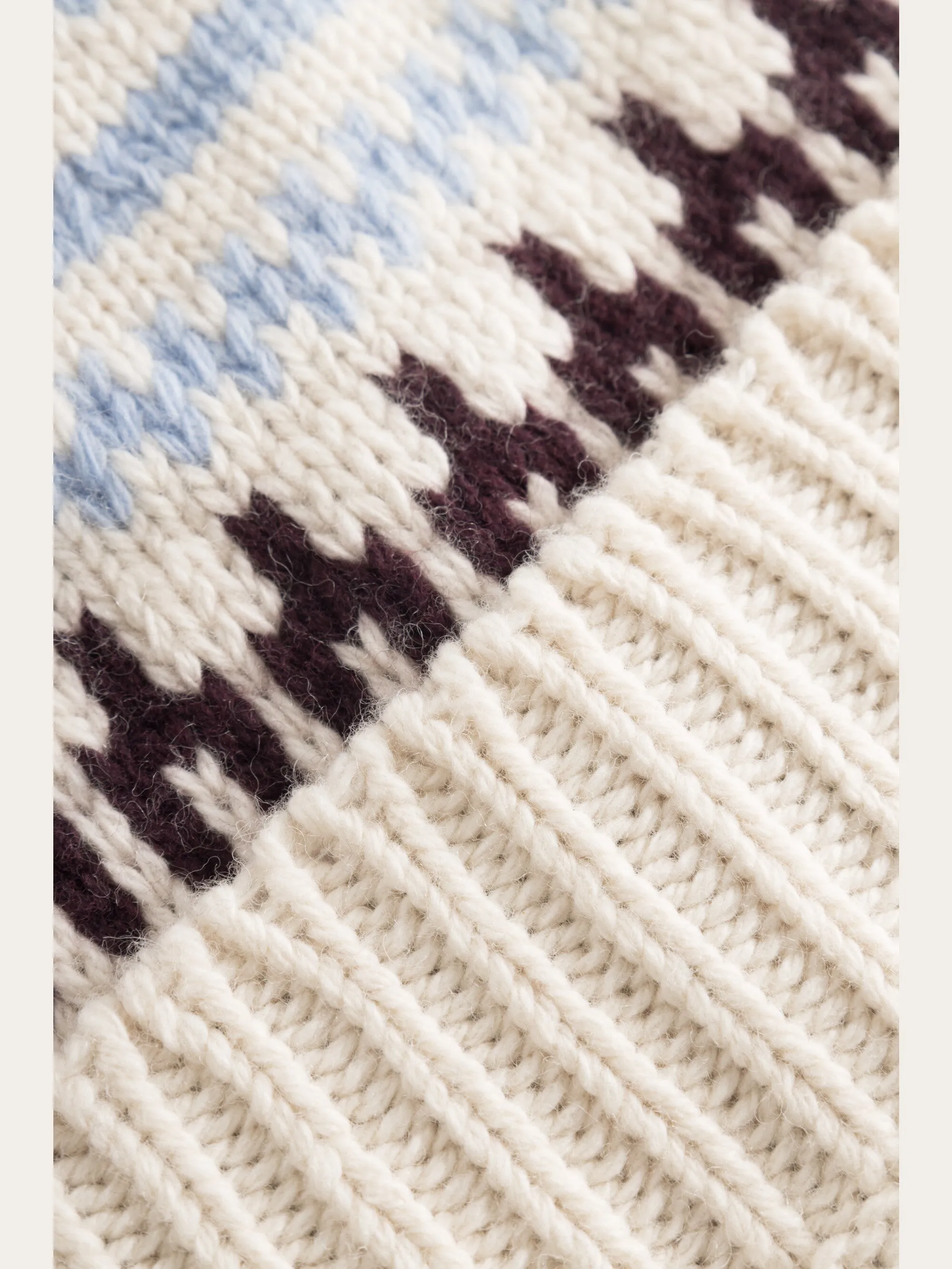 High wool beanie with pattern - White stripe