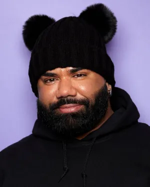 Pompom bear ears beanie - Black | One size fits all.