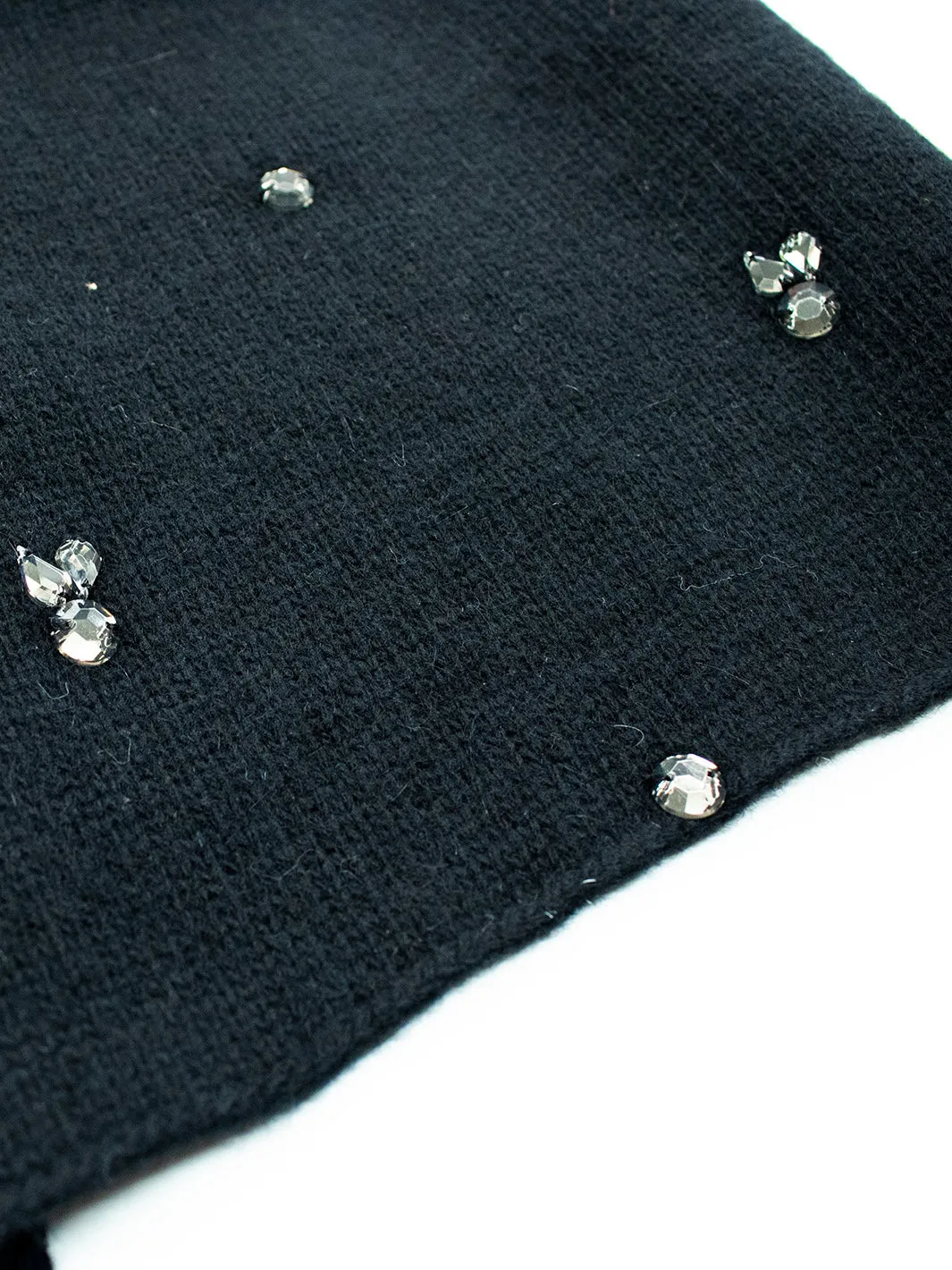 SCARF WITH STONES