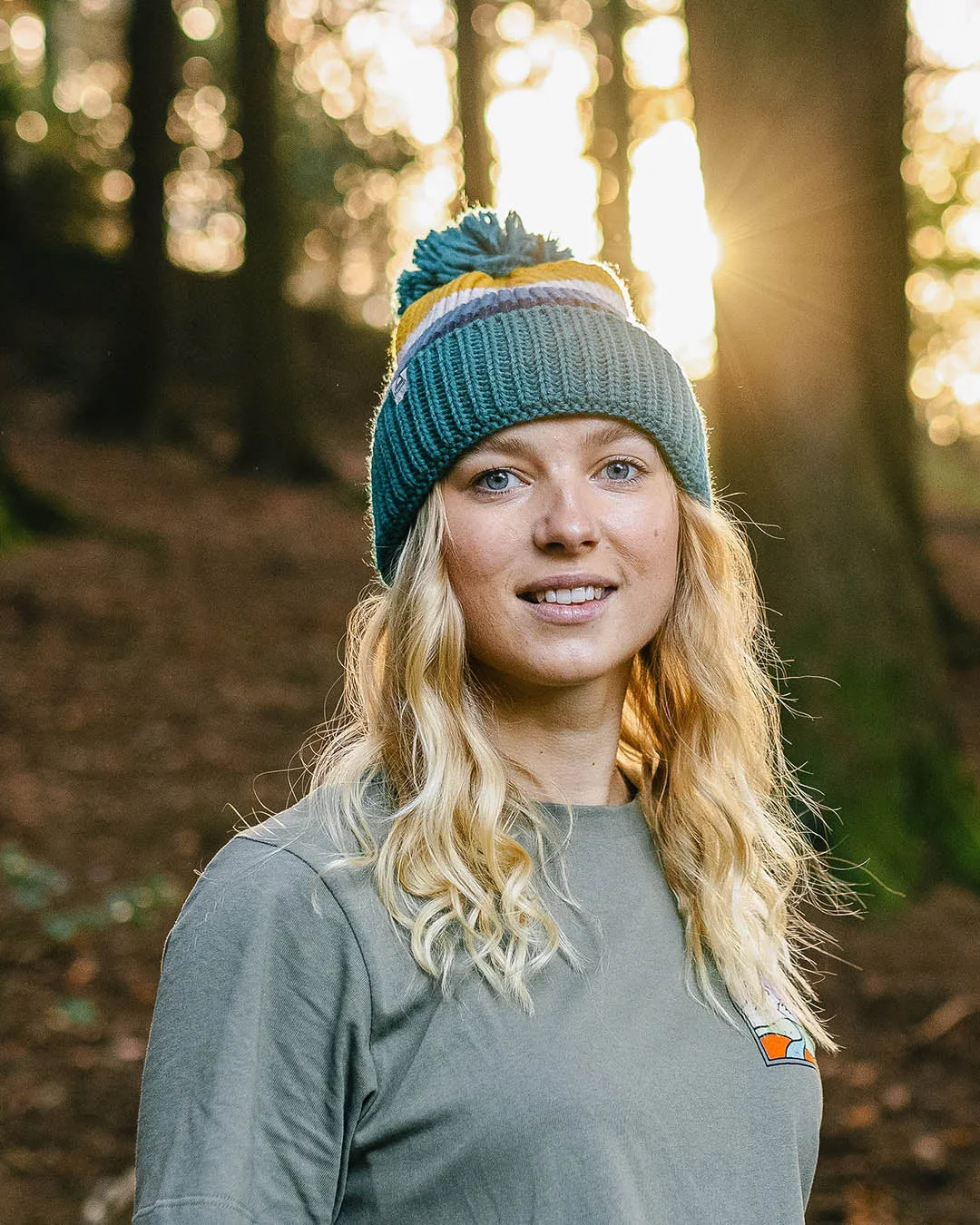 Summit Bobble Hat - Blue Coral